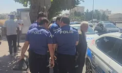 Durakta bekleyen eşini vurdu, polise teslim oldu