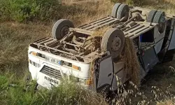 Tarım işçilerini taşıyan minibüs devrildi: 6’sı çocuk, 16 yaralı