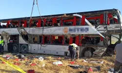 Yolcu otobüsü devrildi; 2’si ağır, 46 yaralı