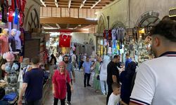 Kahramanmaraş'ta Sıcaktan Bunalanlar Kapalı Çarşıya Akın Etti