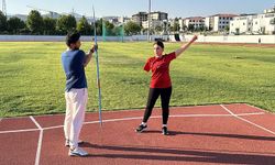 Enkazda ailesini ve kolunu kaybeden Meryem, 3 farklı branşta Türkiye şampiyonu oldu