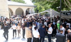 Okul Saldırısı Şehitlerinin Anısına Aşure Dağıtıldı