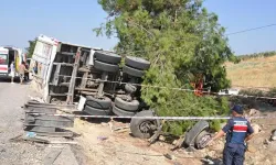 Yolcu otobüsü, kamyona arkadan çarptı: 1 ölü, 7 yaralı