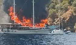 Koydaki tekne yandı, 115 yolcu suya atladı