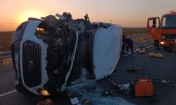 Minibüs, kavun yüklü traktöre arkadan çarptı: 2 ölü, 6 yaralı