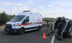 Minibüs devrildi: 3 ölü, 11 yaralı