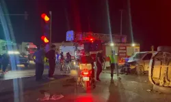 Hafif ticari araç ile otomobil çarpıştı: 7 yaralı