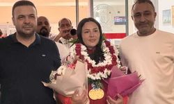 Akdeniz Oyunları'nda 2 altın kazanan Safiye Temizdemir, Kahramanmaraş'ta davul zurna ile karşılandı