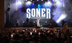 Zafer Bayramı Coşkusu Soner Sarıkabadayı Konseriyle Taçlandı