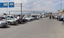Kahramanmaraş'ta ikinci el oto pazarı sinek avlıyor
