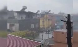 Adana'yı sağanak vurdu, çatılar uçtu