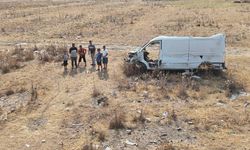 Depremin acı yüzünü yansıtan araç mezarlığından geriye sadece bir minibüs kaldı