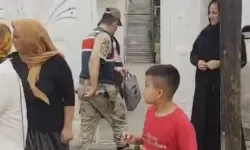 Ev sahibini bıçaklayıp sandalyeye bağladılar, gasbettikleri altınlarla kaçtılar
