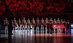 Zirve maçı yarın: Filenin Sultanları Sırbistan'a Karşı