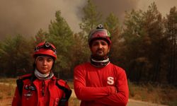 Deprem sonrası gönüllü oldular, bu kez orman yangınında omuz omuza mücadele ediyorlar