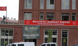 MHP Kahramanmaraş İl Başkanlığı binasının tabelası asıldı