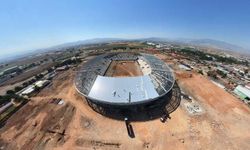 Kahramanmaraş'ta Yeni Stadyumun Çatı Kısmına Geçildi