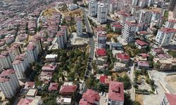 Kahramanmaraş’ta Bozulan Yol Sıcak Asfaltla Yenileniyor