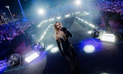 Derya Uluğ, Kahramanmaraş'ta Hayranlarına Unutulmaz Bir Konser Akşamı Yaşattı