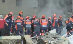 Çöken binada 5 kişi hayatını kaybetti; enkaz kaldırma çalışmaları sürüyor
