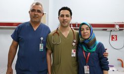 Kahramanmaraş’ta Büyüdüğü Hastanede Ailesiyle Görev Yapıyor