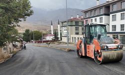 Ekinözü’nde İki Mahallenin Yolları Sıcak Asfaltla Yenileniyor
