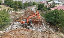Göksun’da Depremde Hasar Gören Köprü Yenileniyor