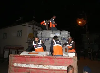 Tokat'ta depremin ardından AFAD vatandaşlara çadır yardımında bulundu