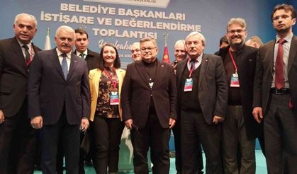 AK Partili belediye başkanları Binali Yıldırım’la bir araya geldi