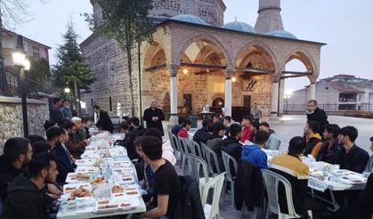 Hayırsever vatandaşlar’dan KYK öğrencileri iftar yemeği