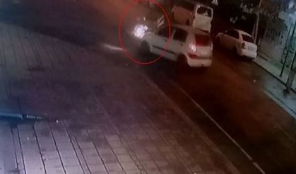 Motosikletle otomobilin kafa kafaya çarpıştığı kaza kamerada