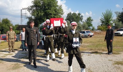 Baraj gölüne düşerek hayatını kaybeden askerin cenazesi toprağa verildi