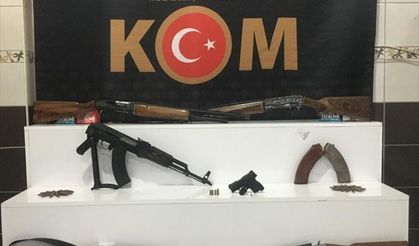 Hatay'da evinde 6 ruhsatsız silah bulunan şüpheli gözaltına alındı