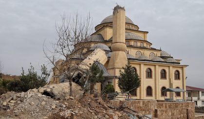 Depremde yıkılan tarihi mekanlar fotoğraflandı