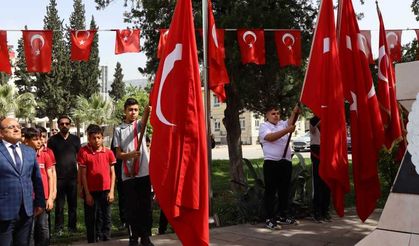 23 Nisan dolayısıyla Kahramanmaraş'ta çelenk sunma töreni düzenlendi