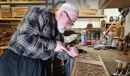 16 Yaşında Başladı, 49 Yıldır Maraş Oymasını Yaşatıyor!