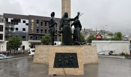 Kıbrıs Meydanı’ndaki Anıt Yeniden Ait Olduğu Yerde