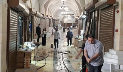 Kapalı Çarşı’da temizlik ve taşınma mesaisi