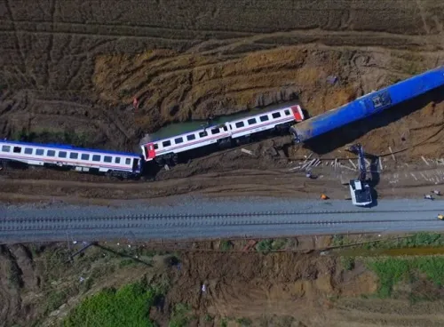 25 kişinin hayatını kaybettiği tren kazasına ilişkin davada karar açıklandı