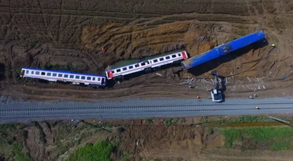 25 kişinin hayatını kaybettiği tren kazasına ilişkin davada karar açıklandı