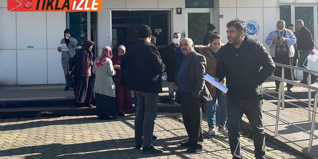 Kahramanmaraş'ta EYT'li vatandaşlar SGK önünde yoğunluk oluşturdu