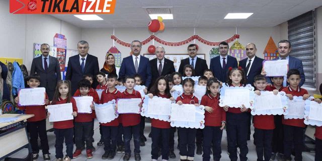Kahramanmaraş'ta okullarda karne sevinci
