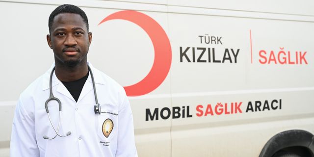 Türkiye'de eğitim alan Afrikalı doktor, vefa borcunu deprem bölgesinde ödüyor