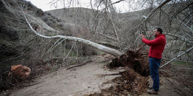 Yer kaymasının en fazla yaşandığı Ekinözü'nde depremin yaraları sarılıyor