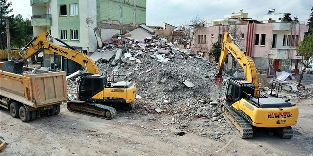Bina yıkım ve enkaz kaldırma çalışmaları 14 mahallede devam edecek