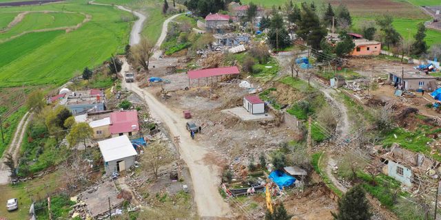 Kahramanmaraş'ta 52 evin yıkıldığı köylerini terk etmediler