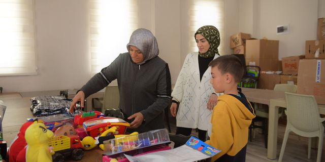 Bayram öncesi çocukların yüzü güldürülüyor