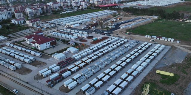 Kahramanmaraş'ta konteynerlerin üstü çatıyla kaplanıyor
