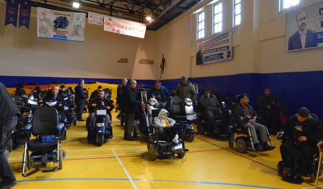 Kahramanmaraş'ta 160 bedensel engelli kişiye akülü araç dağıtıldı