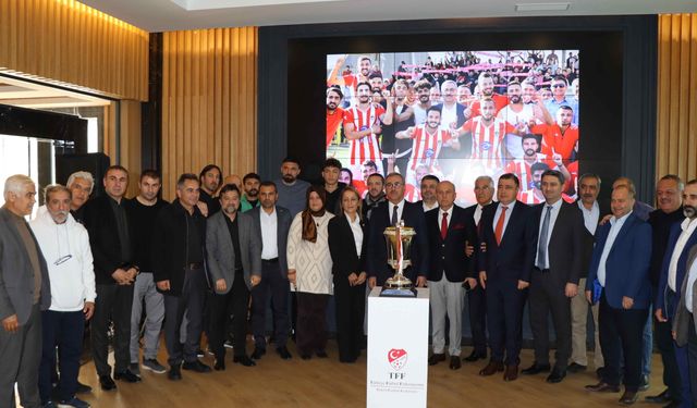 Kahramanmaraş İstiklalspor kupasına kavuştu